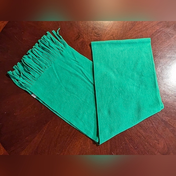 EUC Old Navy Womens Green Scarf with Fringes - Picture 2 of 7